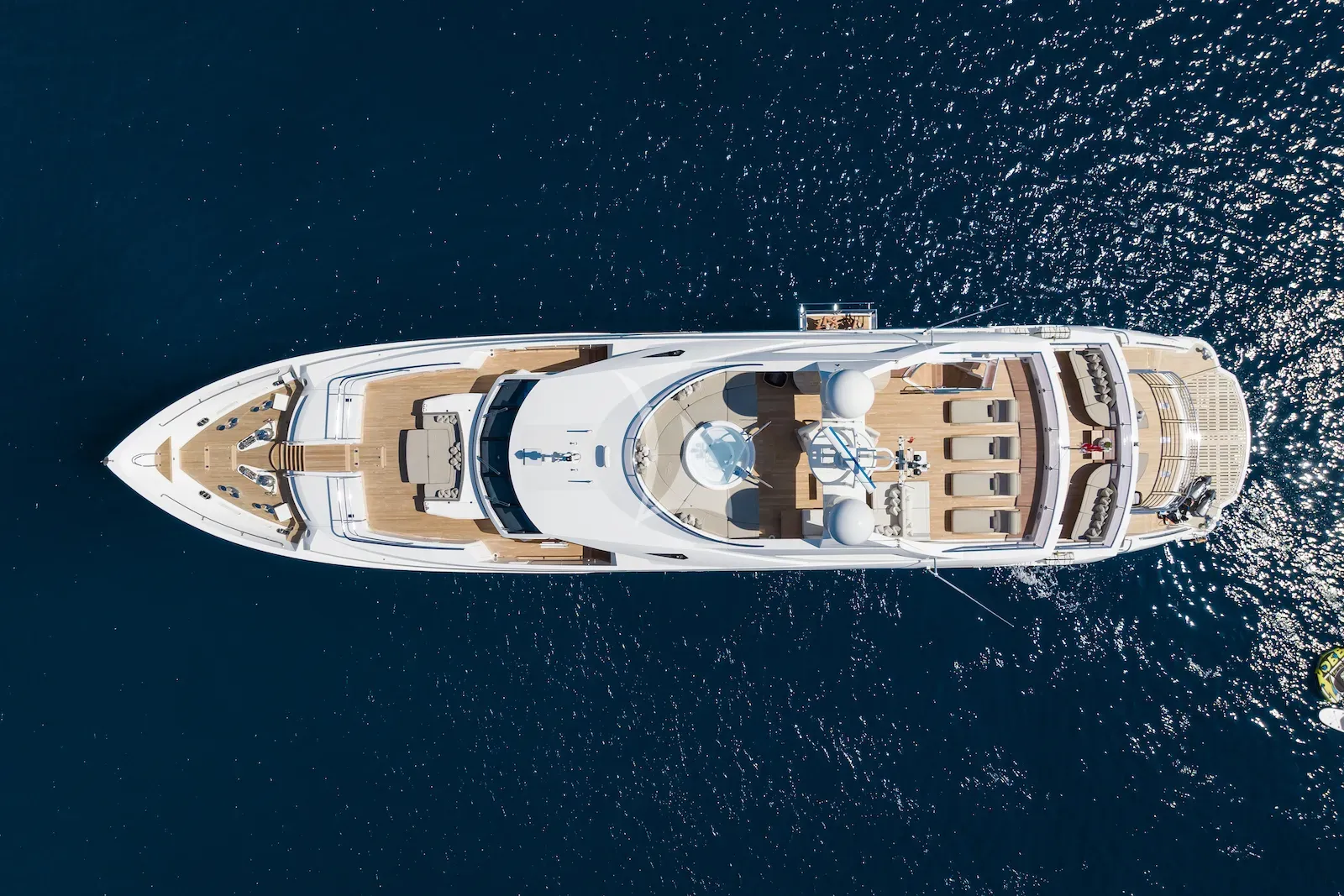 Luxury Crewed Motor Yacht THUMPER photo 6