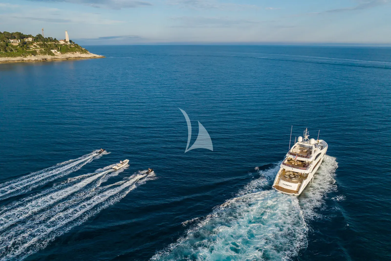 Luxury Crewed Motor Yacht THUMPER photo 7