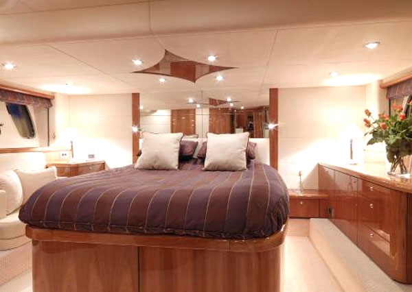Crewed Motor Yacht TIGERFEET photo 6