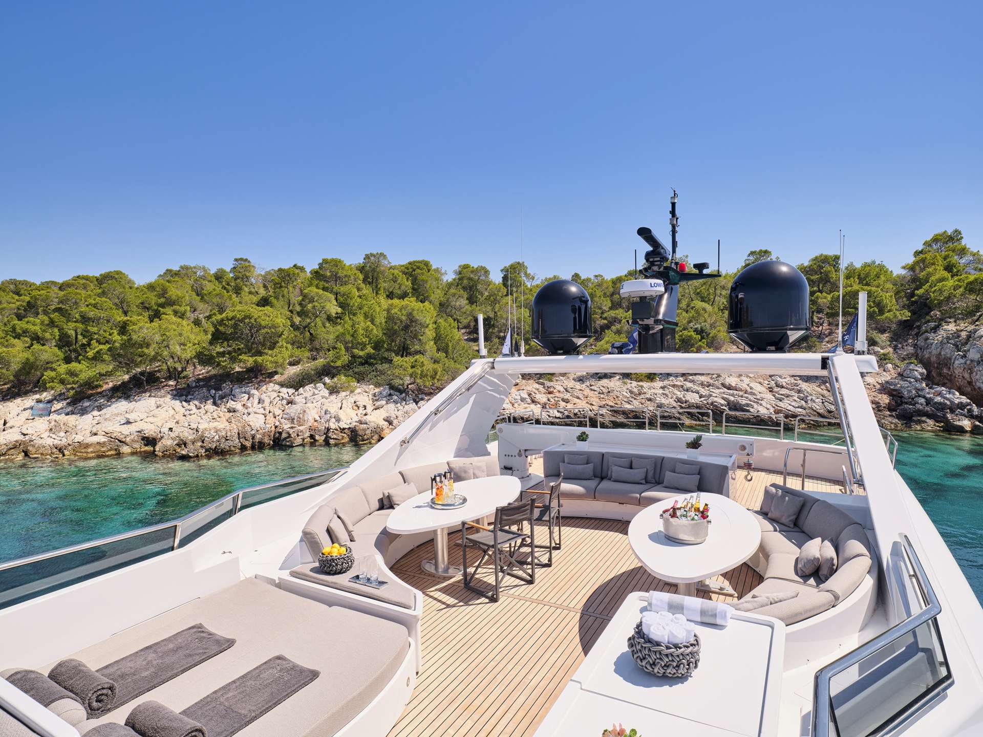 Luxury Crewed Motor Yacht TIGRA photo 7