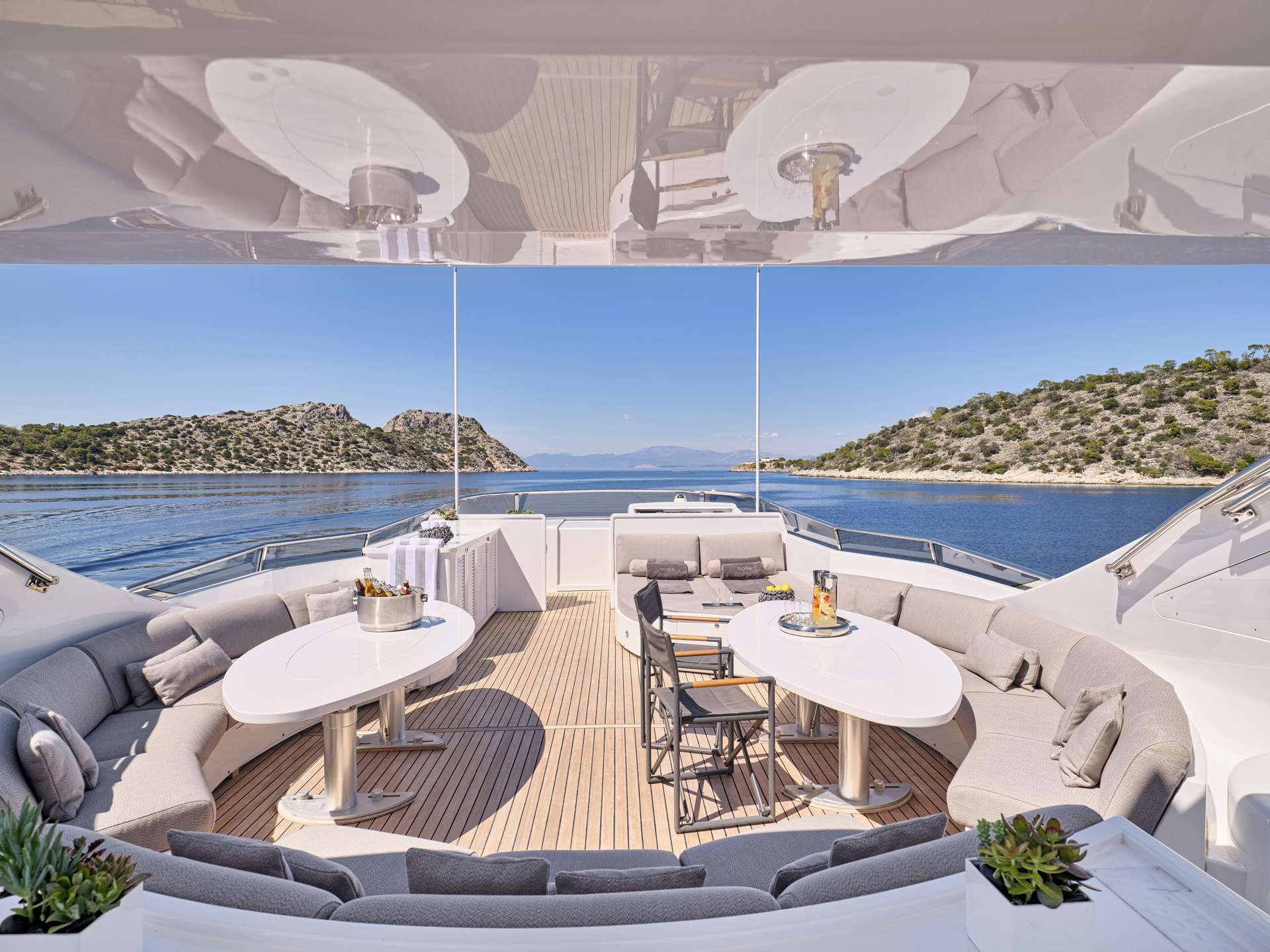 Luxury Crewed Motor Yacht TIGRA photo 8