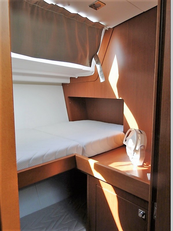 Bareboat Sailing Yacht TINOS photo 4