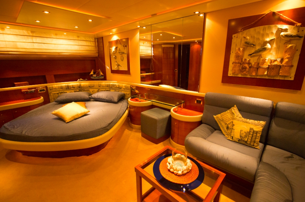 Luxury Crewed Motor Yacht TIUNA photo 5
