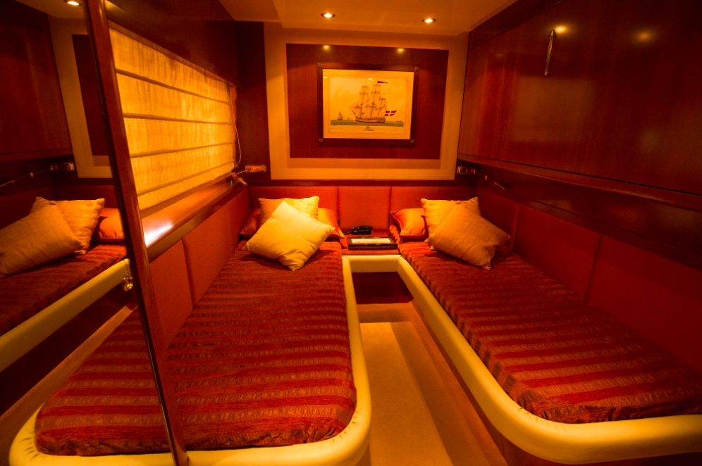 Luxury Crewed Motor Yacht TIUNA photo 6