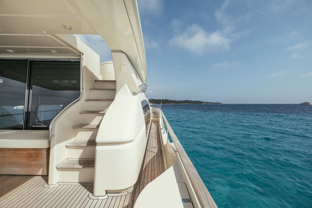 Luxury Crewed Motor Yacht TO ESCAPE photo 6