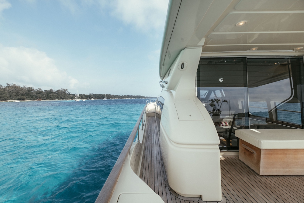 Luxury Crewed Motor Yacht TO ESCAPE photo 7