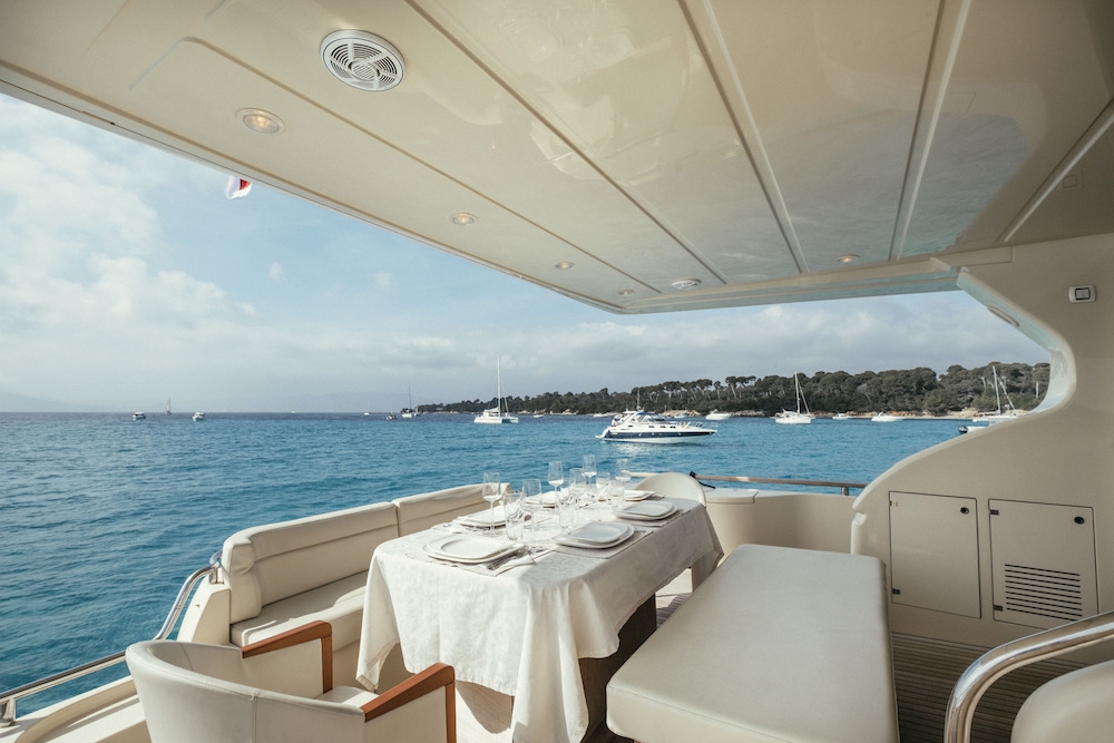 Luxury Crewed Motor Yacht TO ESCAPE photo 8