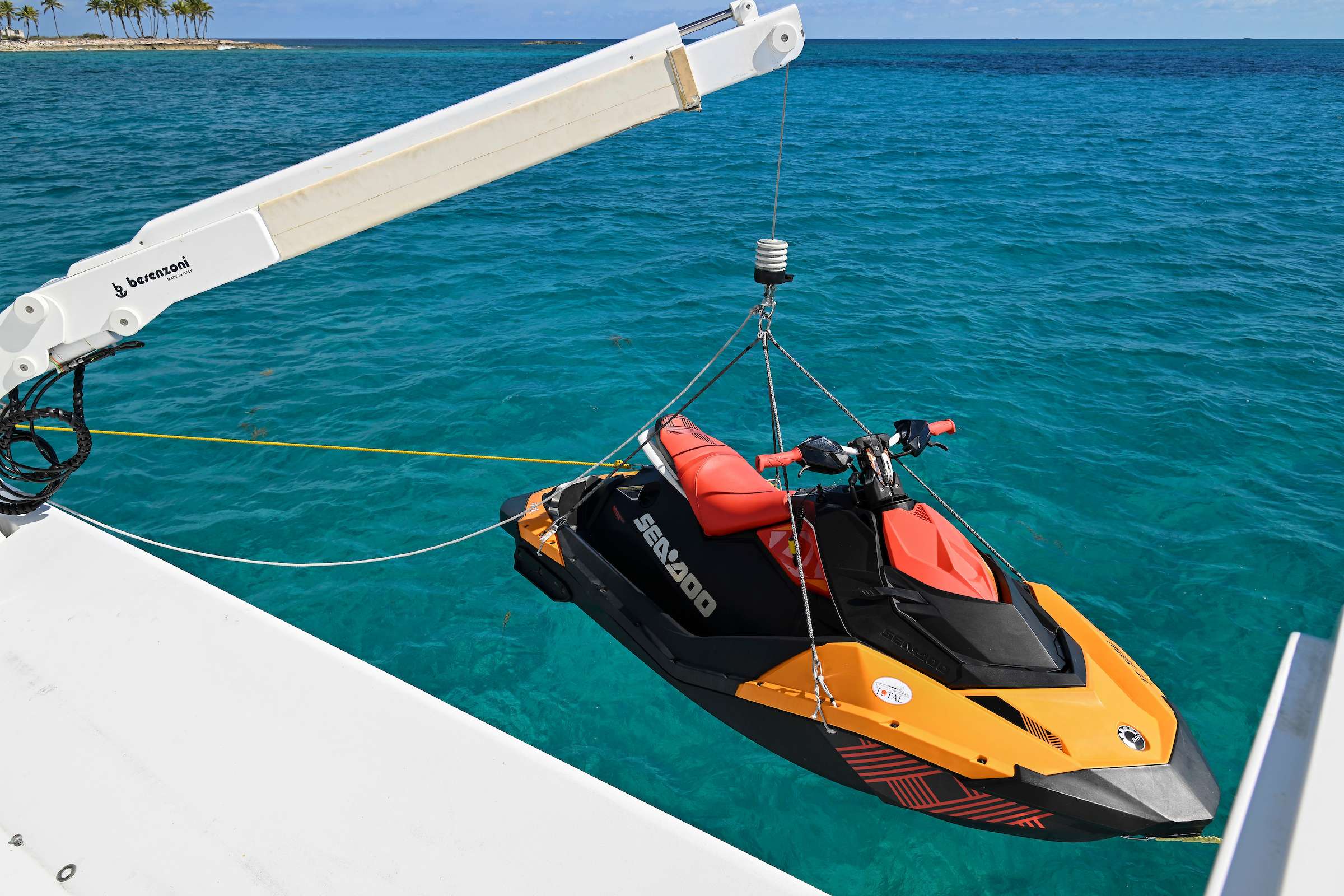 Luxury Crewed Motor Yacht TOTAL photo 8