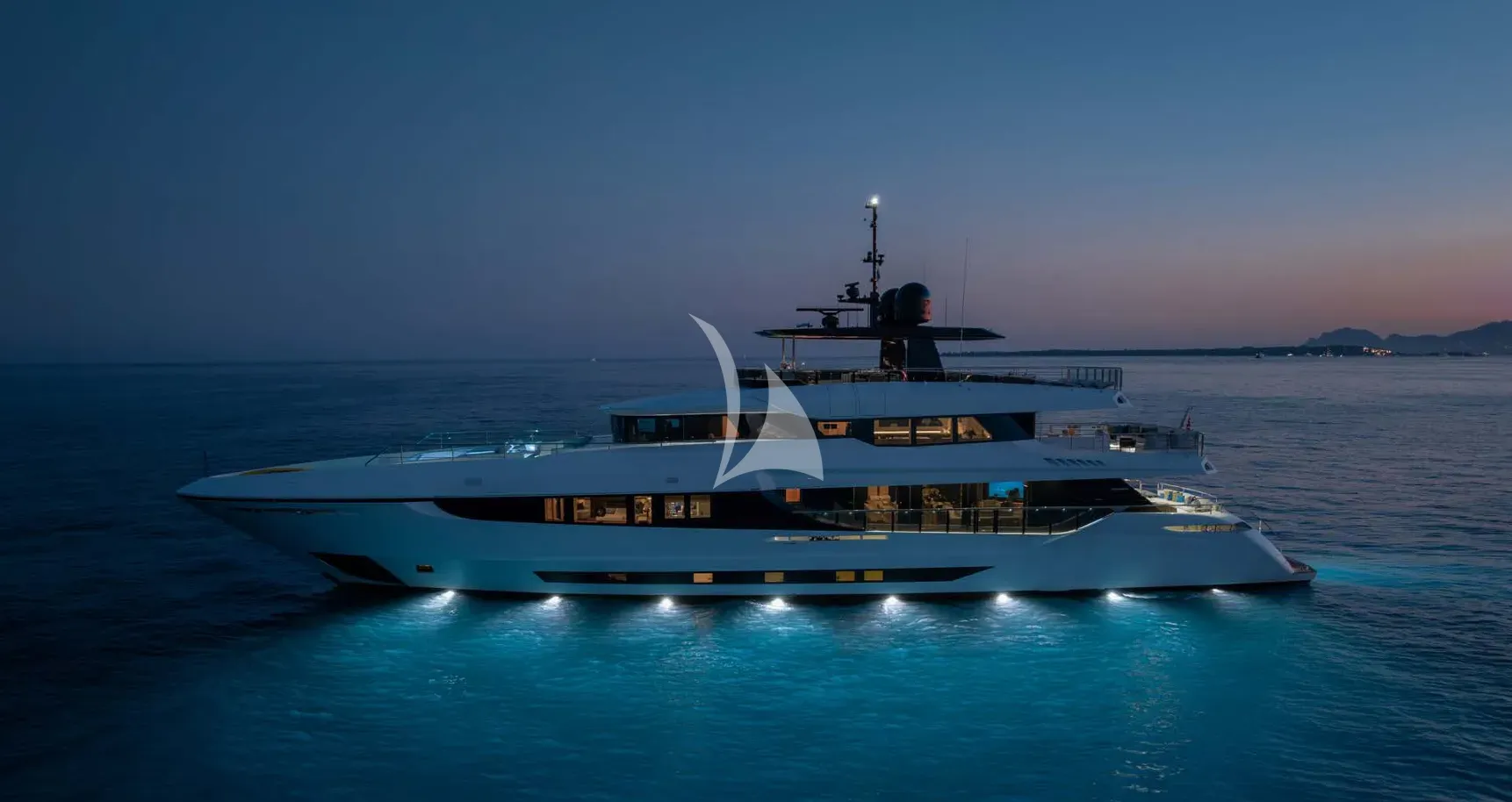 Luxury Crewed Motor Yacht TOY photo 4