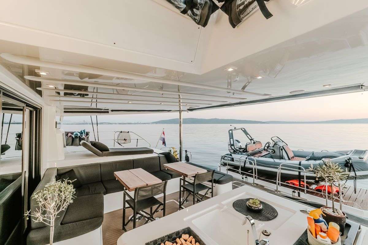 Crewed Catamaran TRI WING photo 8