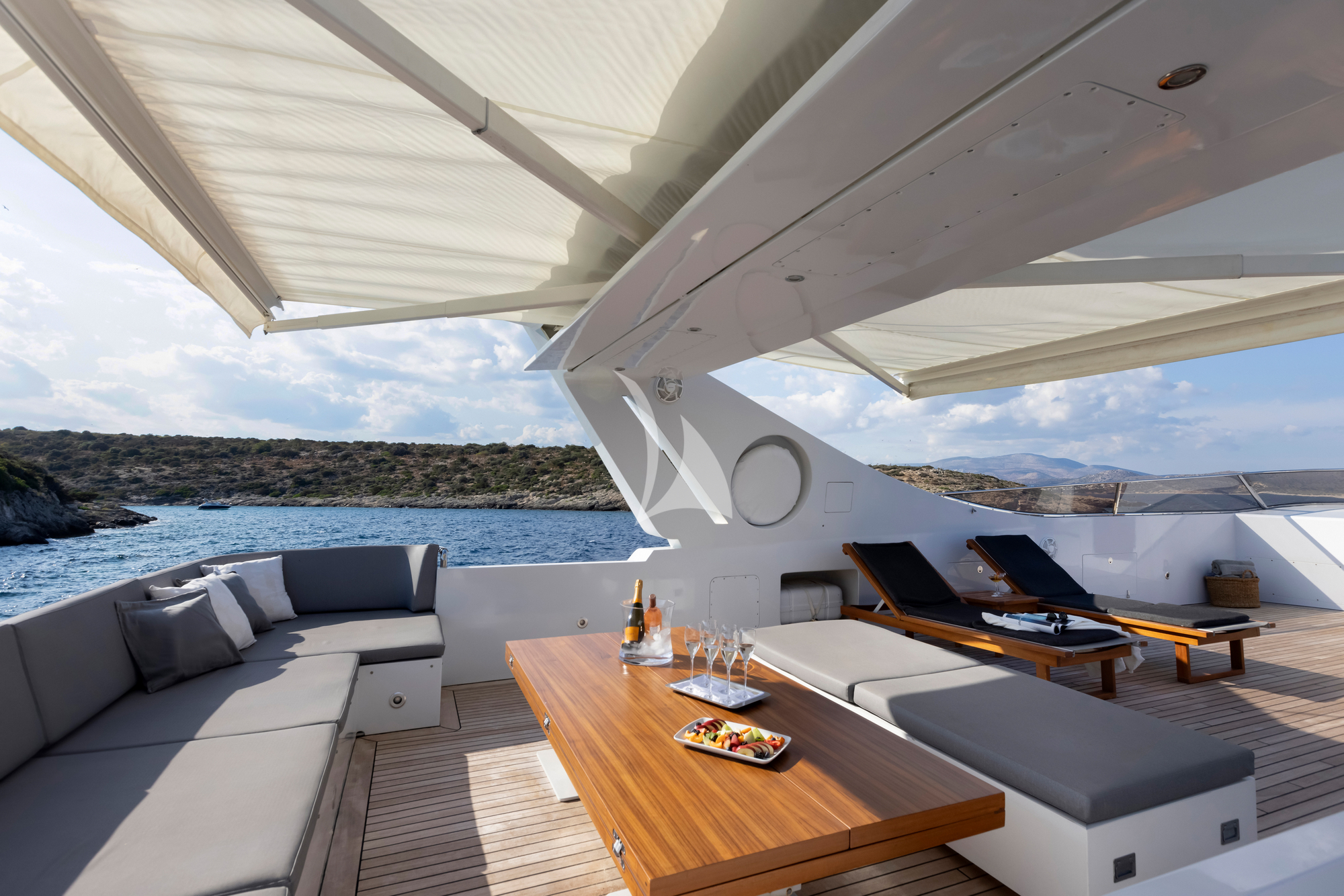 Luxury Crewed Motor Yacht TROPICANA photo 7