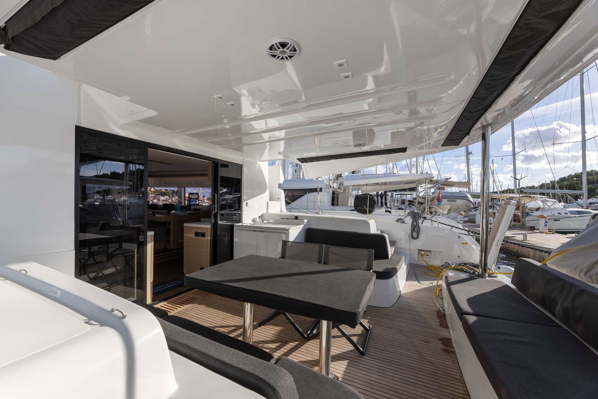 Crewed Catamaran TWIN JOY photo 4