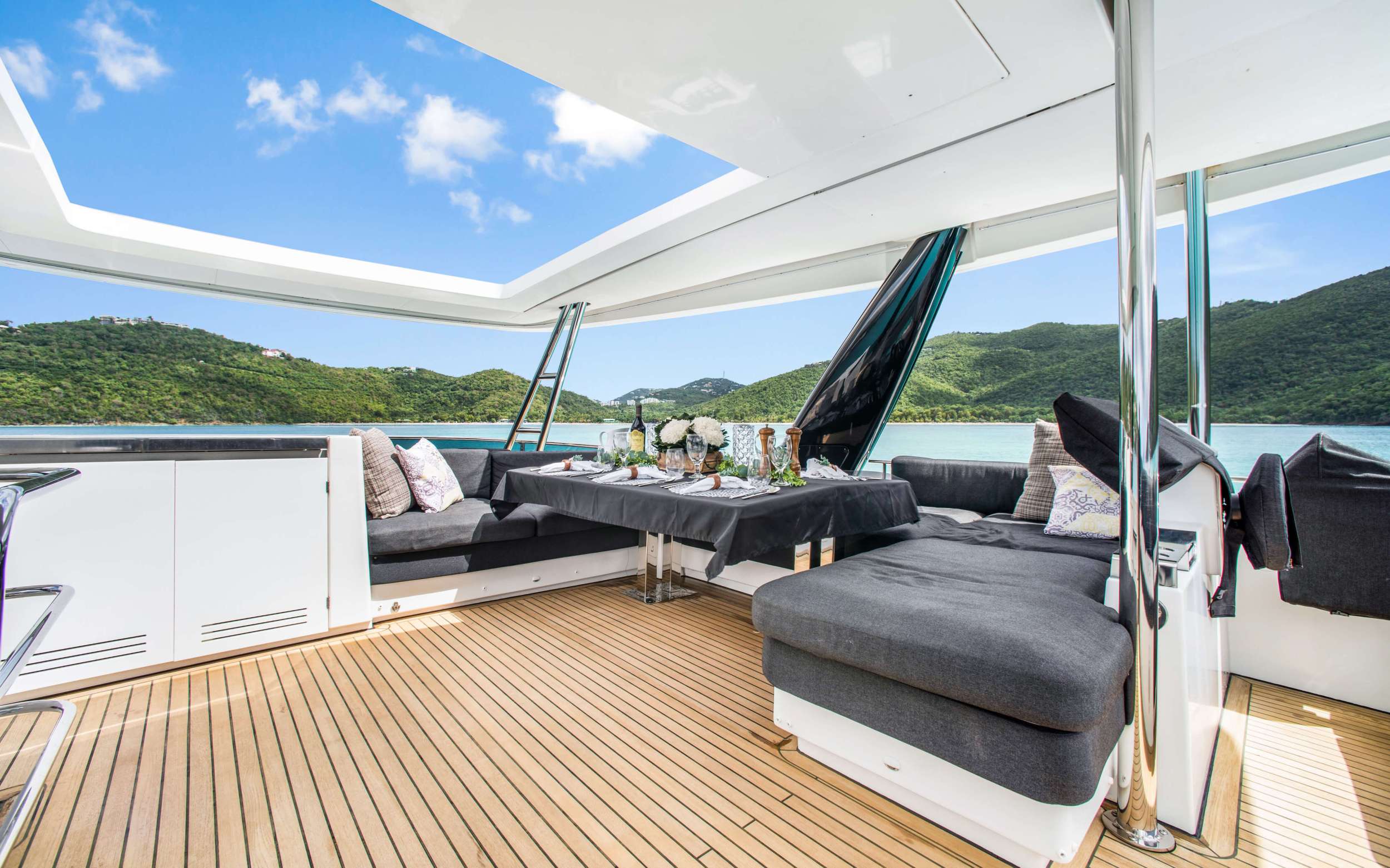 Luxury Crewed Power Catamaran ULTRA photo 4