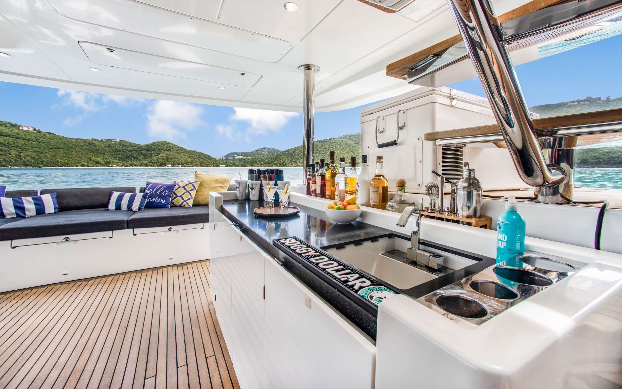 Luxury Crewed Power Catamaran ULTRA photo 7