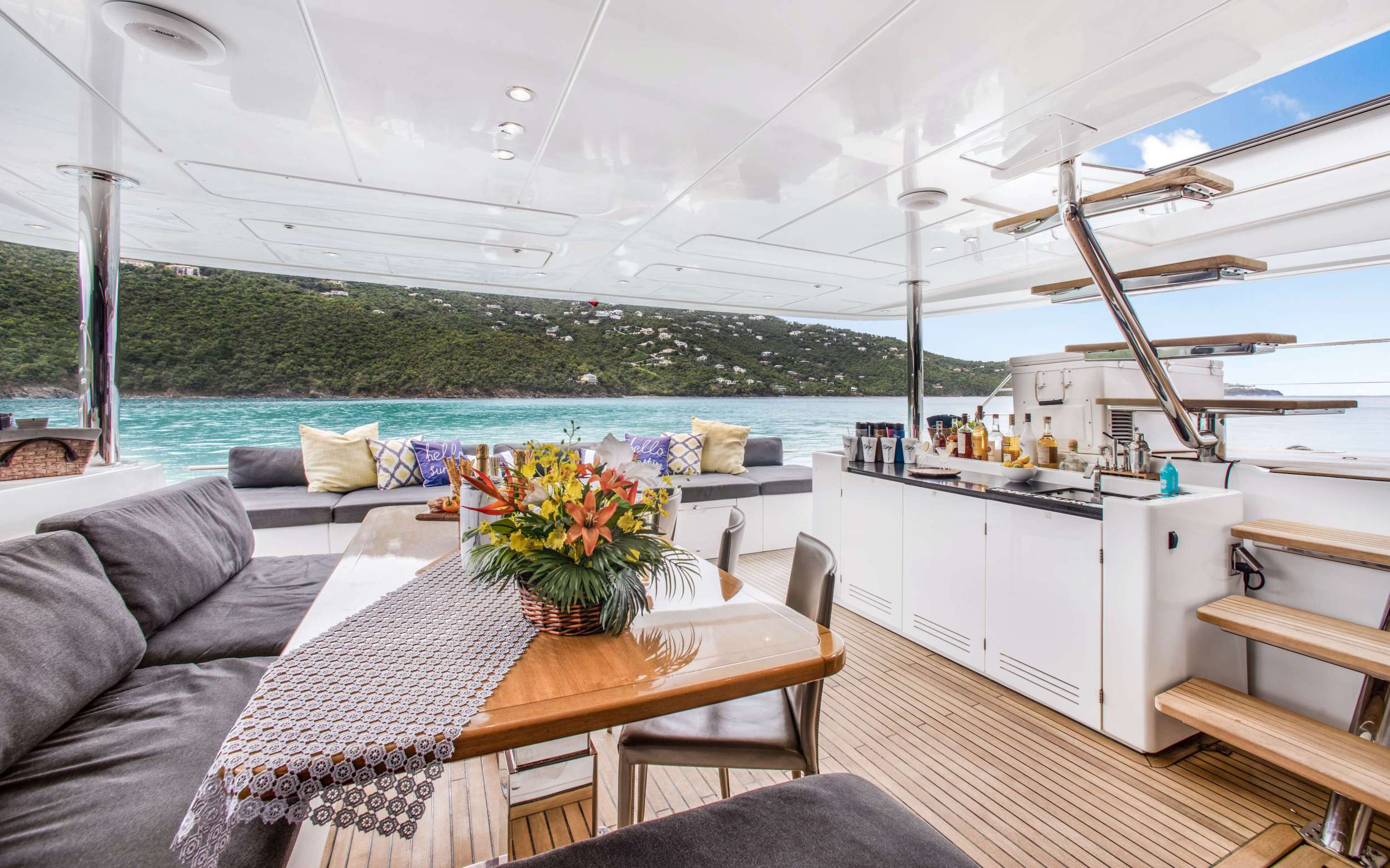 Luxury Crewed Power Catamaran ULTRA photo 8