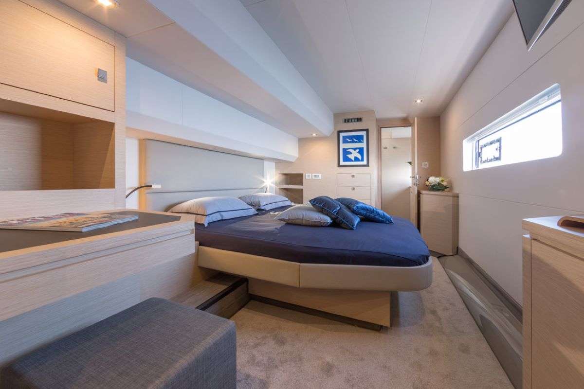 Luxury Crewed Catamaran UMBRELLA VICTORIA photo 7