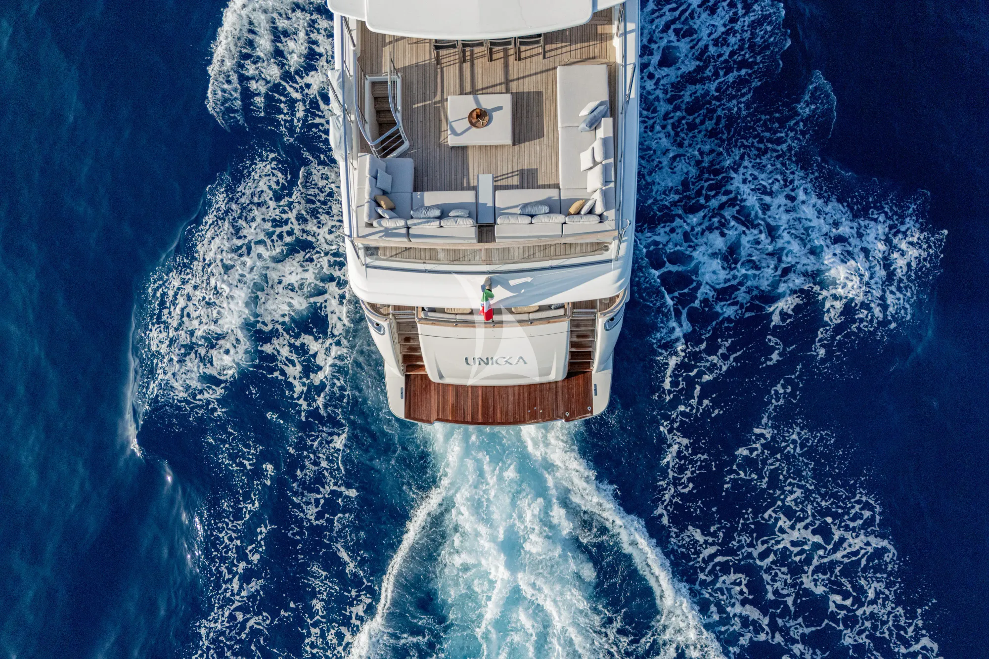 Luxury Crewed Motor Yacht UNICKA photo 8