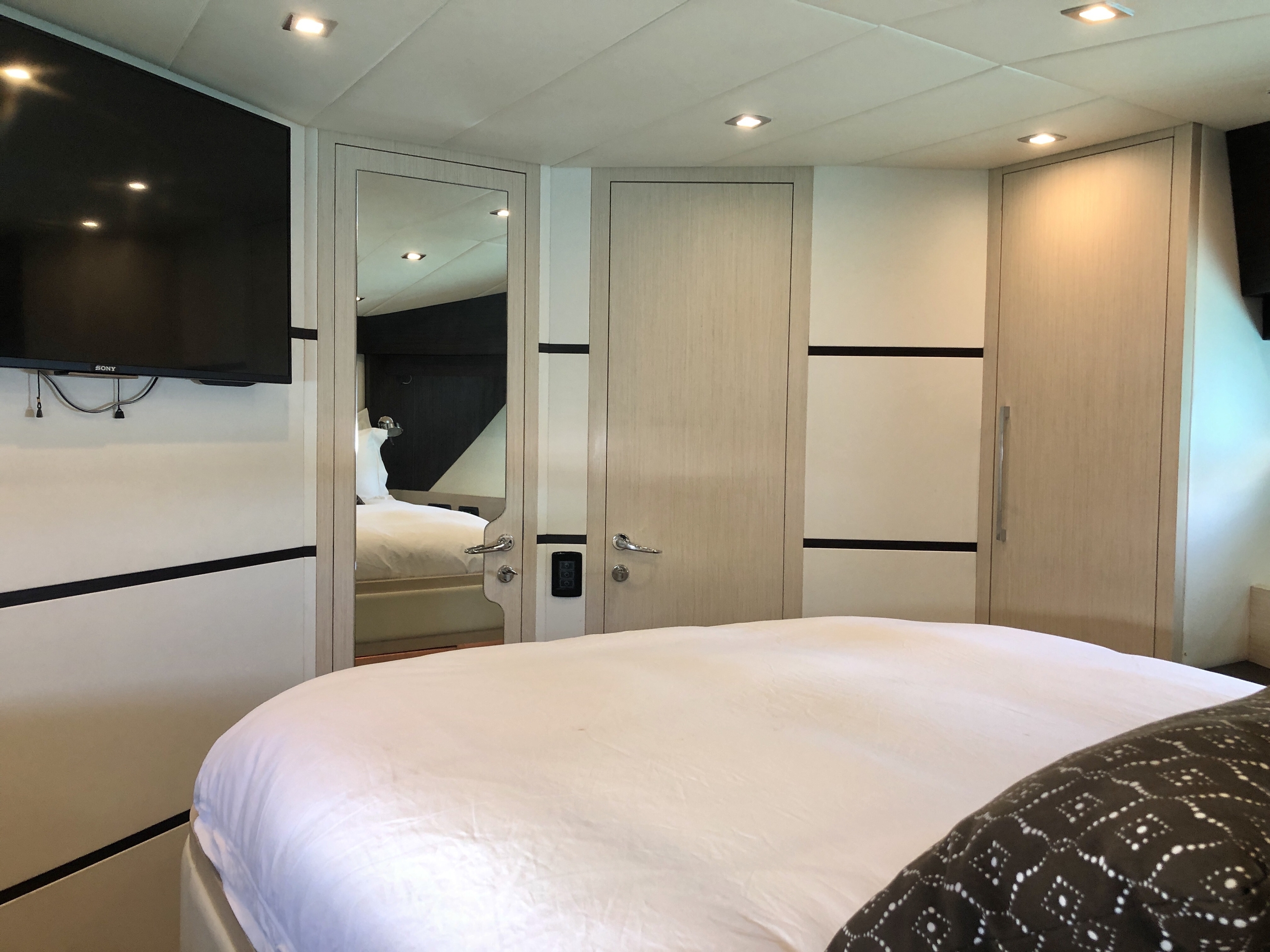 Crewed Motor Yacht Uniesse 70 photo 7