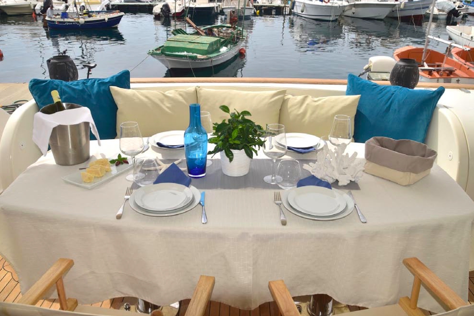 Crewed Motor Yacht Uniesse 72 photo 4