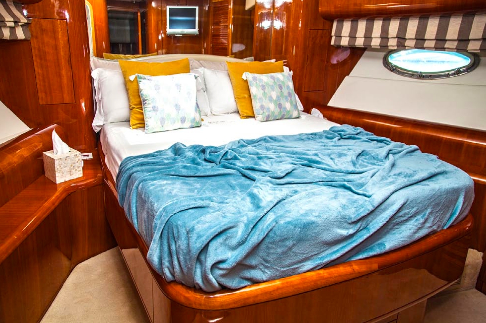 Crewed Motor Yacht Uniesse 72 photo 6