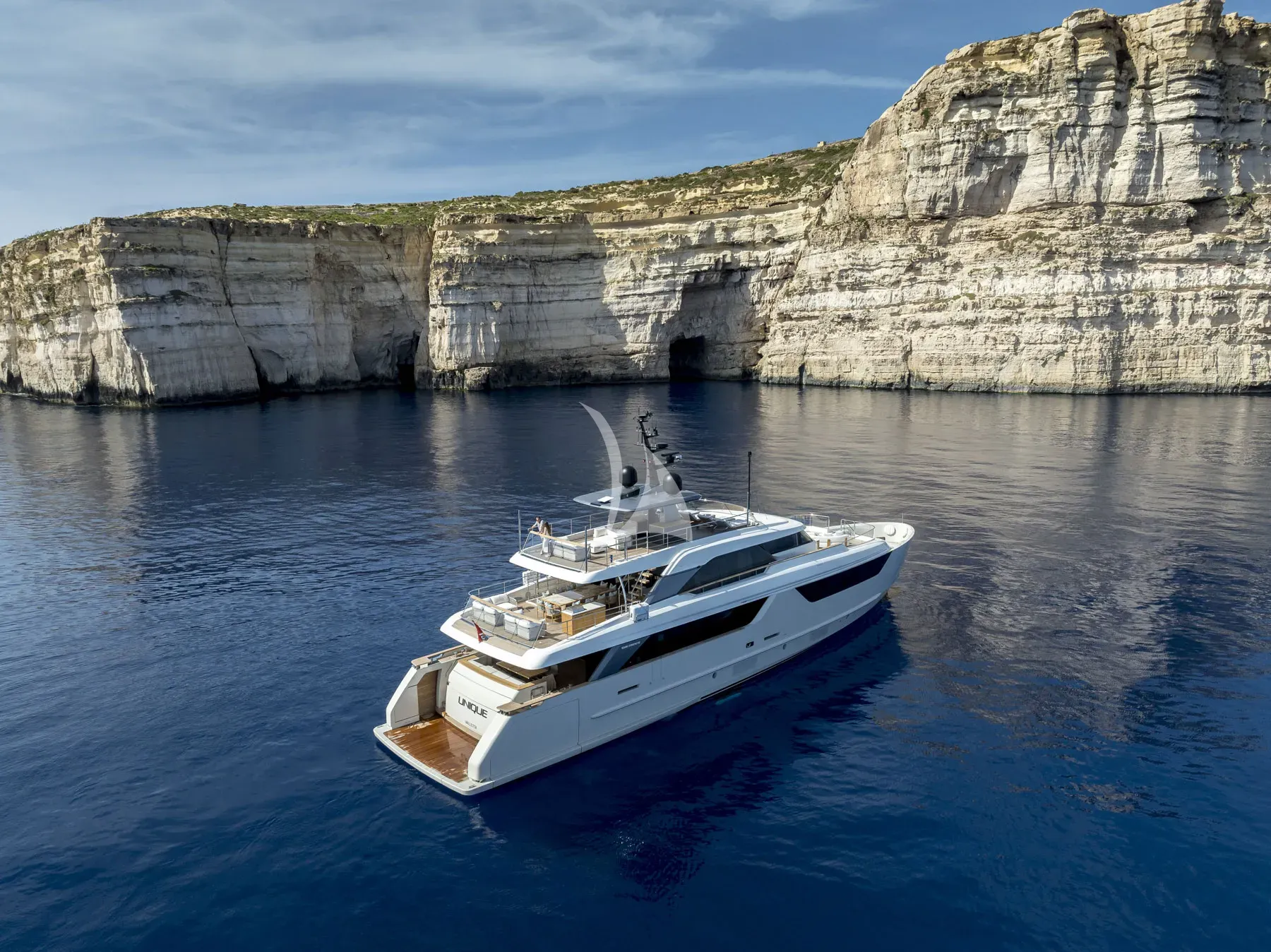 Luxury Crewed Catamaran UNIQUE S photo 3