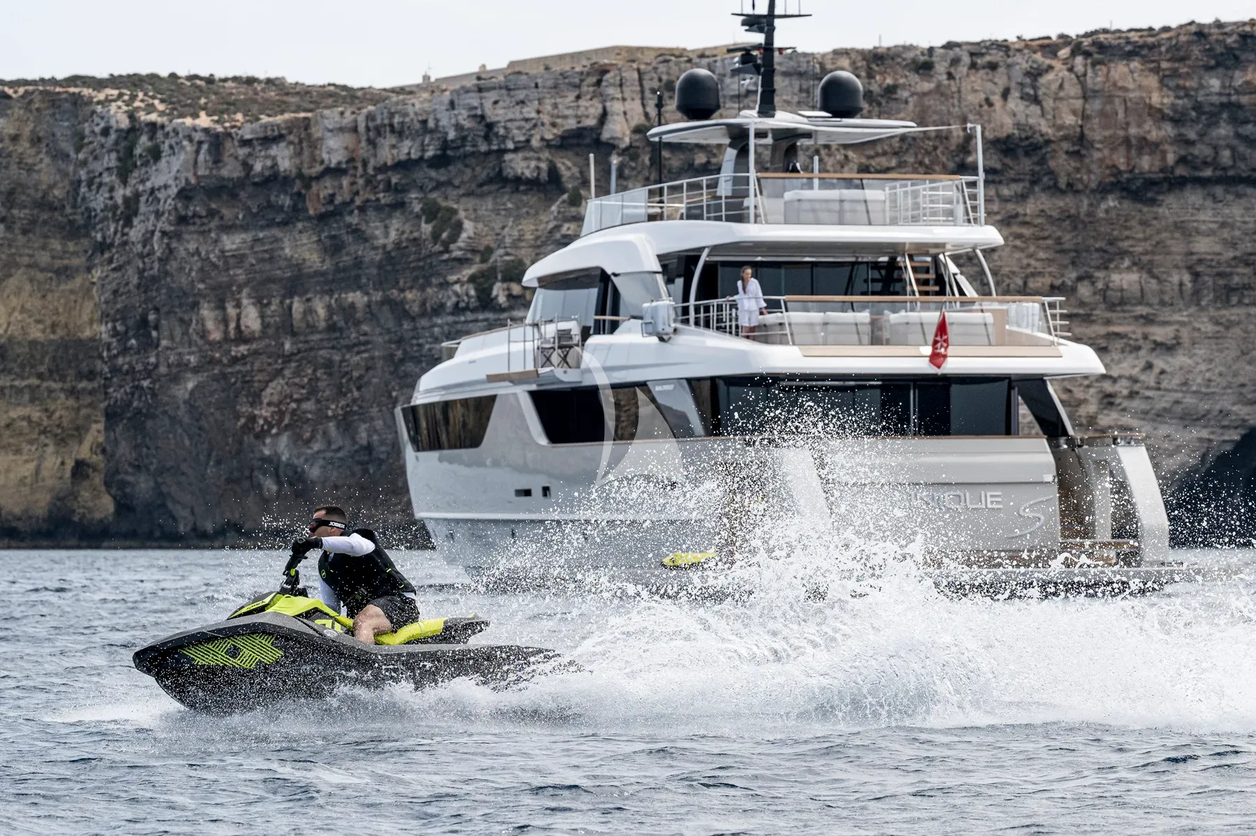 Luxury Crewed Catamaran UNIQUE S photo 6