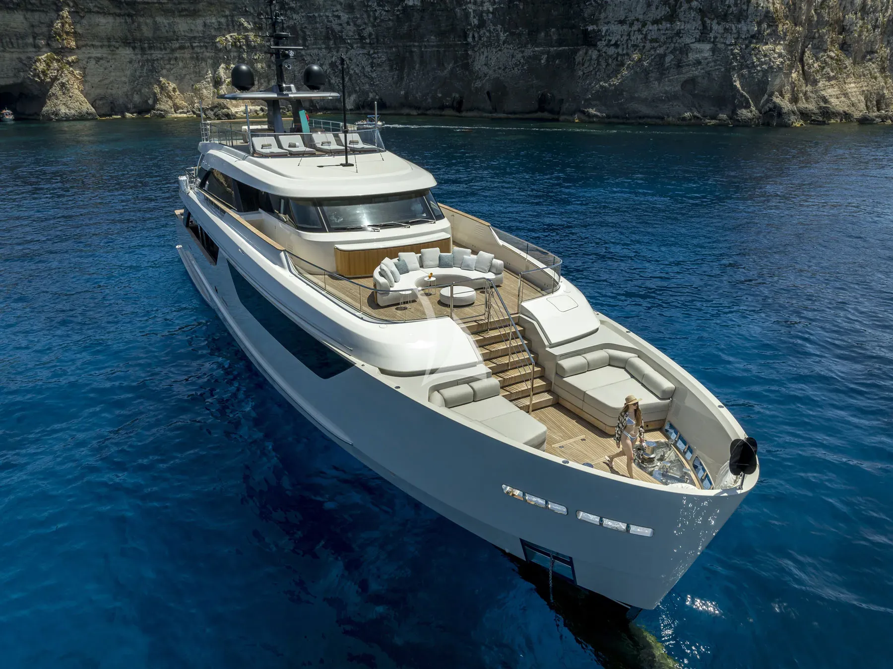 Luxury Crewed Catamaran UNIQUE S photo 7