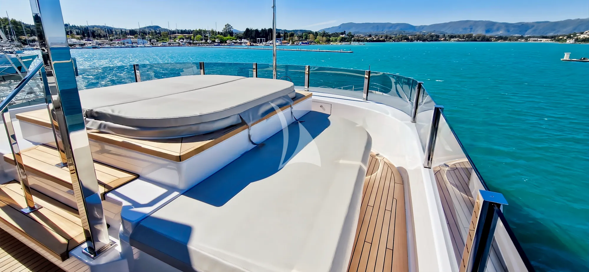 Luxury Crewed Motor Yacht UPSTREAM photo 4