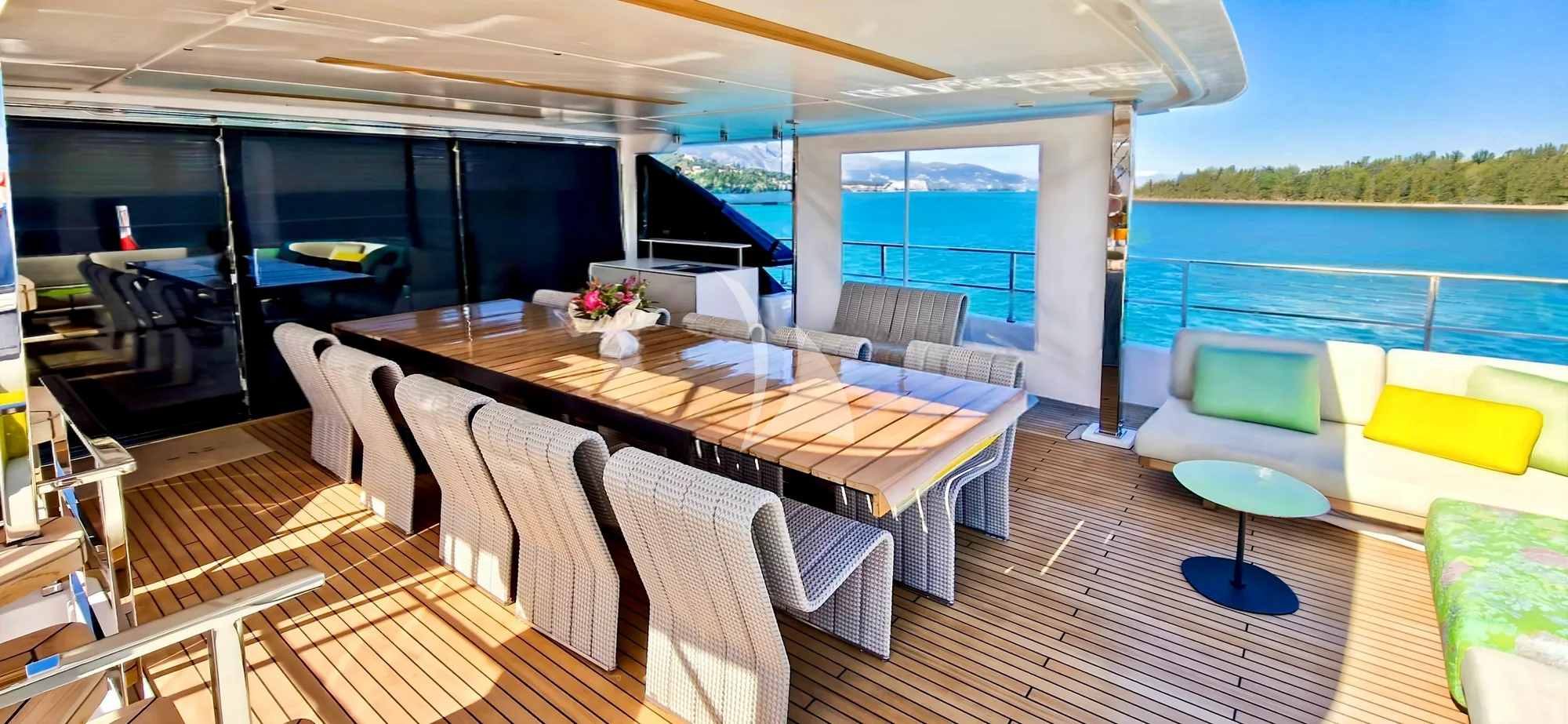 Luxury Crewed Motor Yacht UPSTREAM photo 6