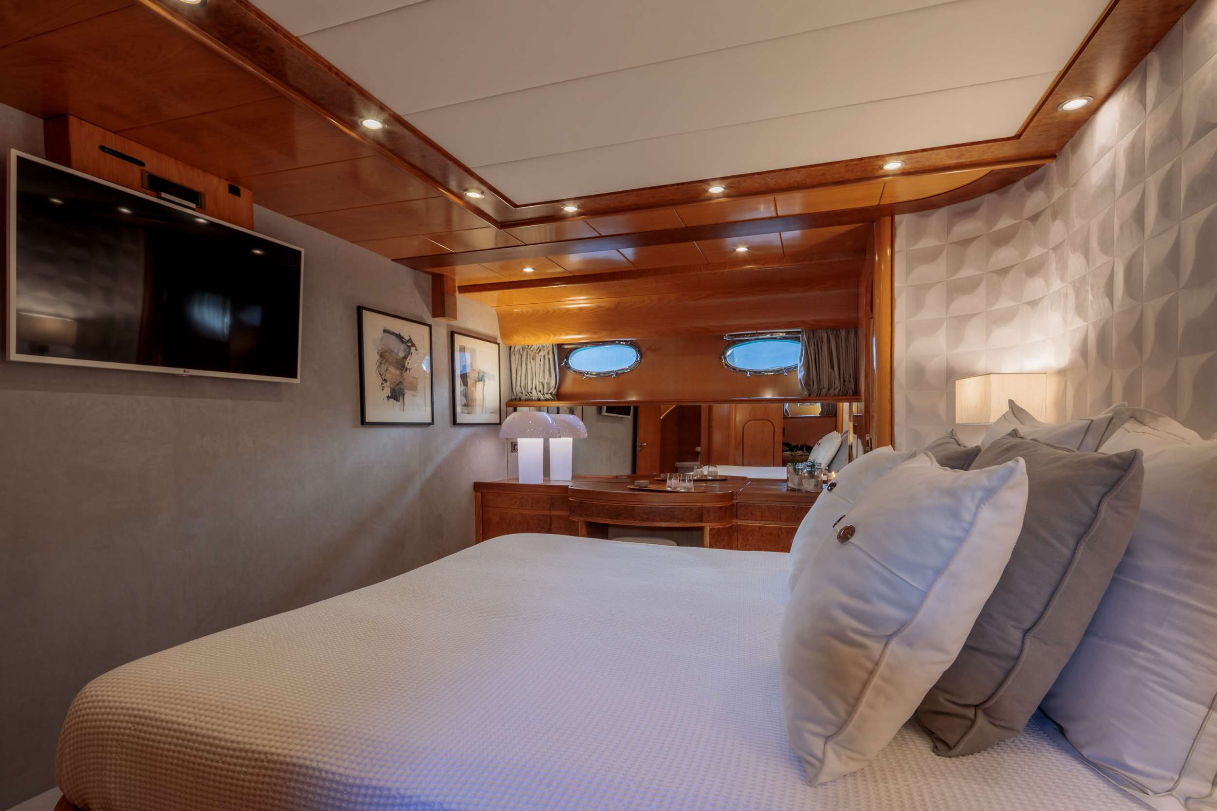 Crewed Motor Yacht VA BENE photo 7
