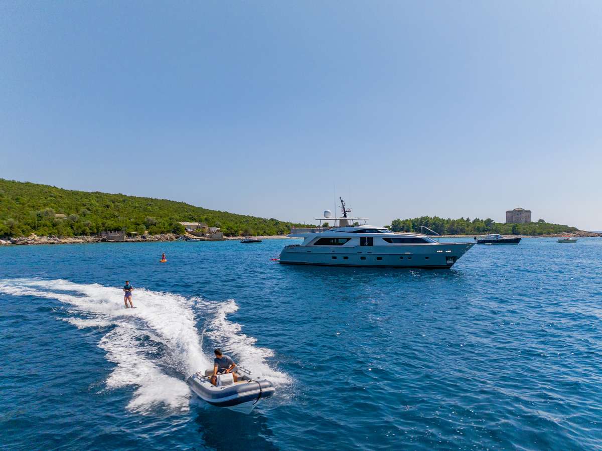 Crewed Motor Yacht VALENTINA II photo 3