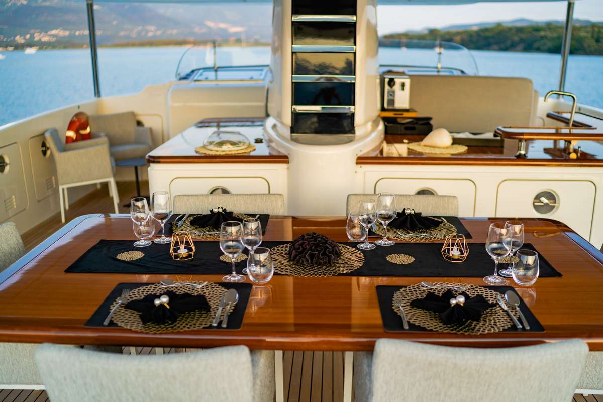 Crewed Motor Yacht VALENTINA II photo 7