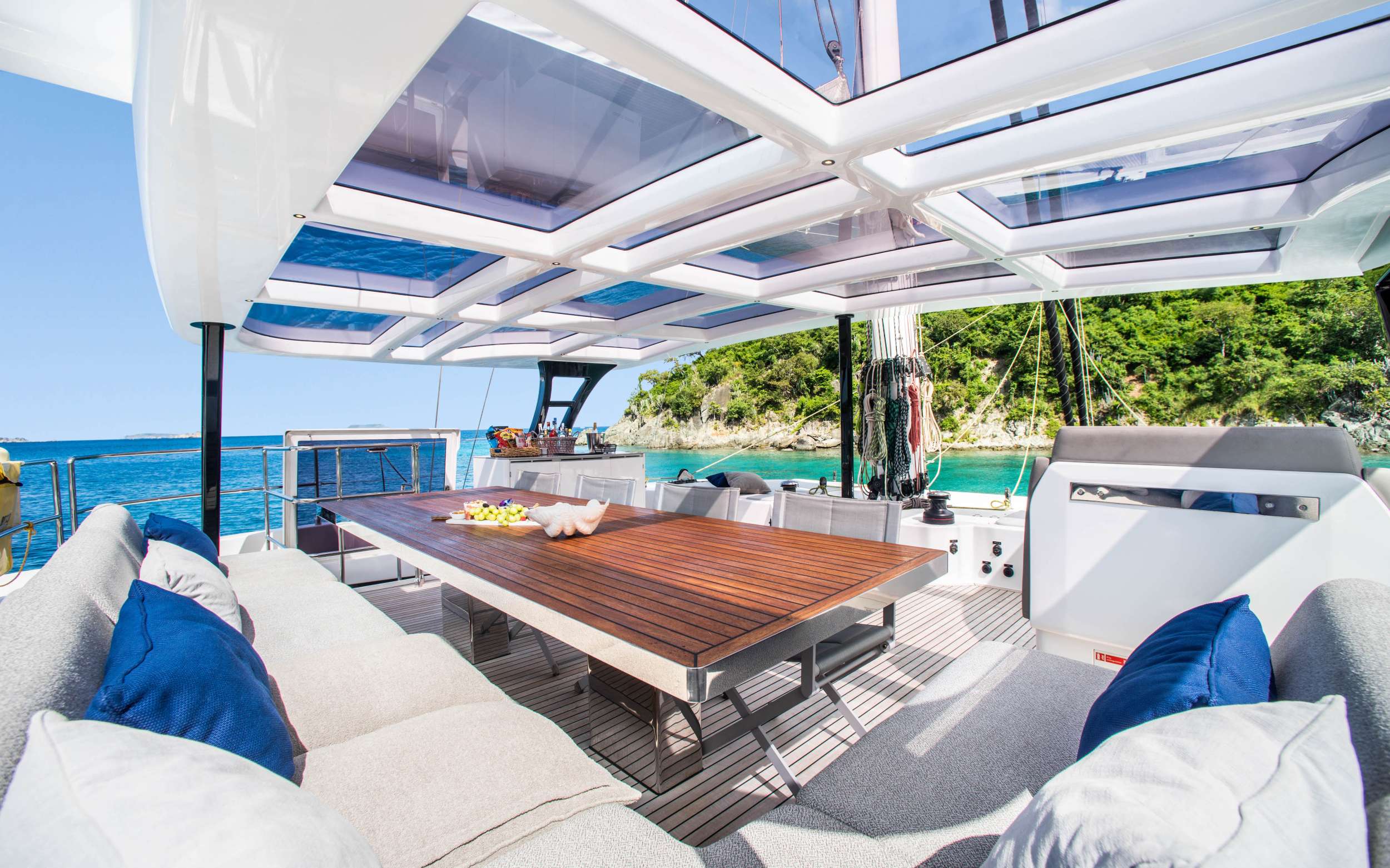 Luxury Crewed Motor Yacht VALENTINE photo 8