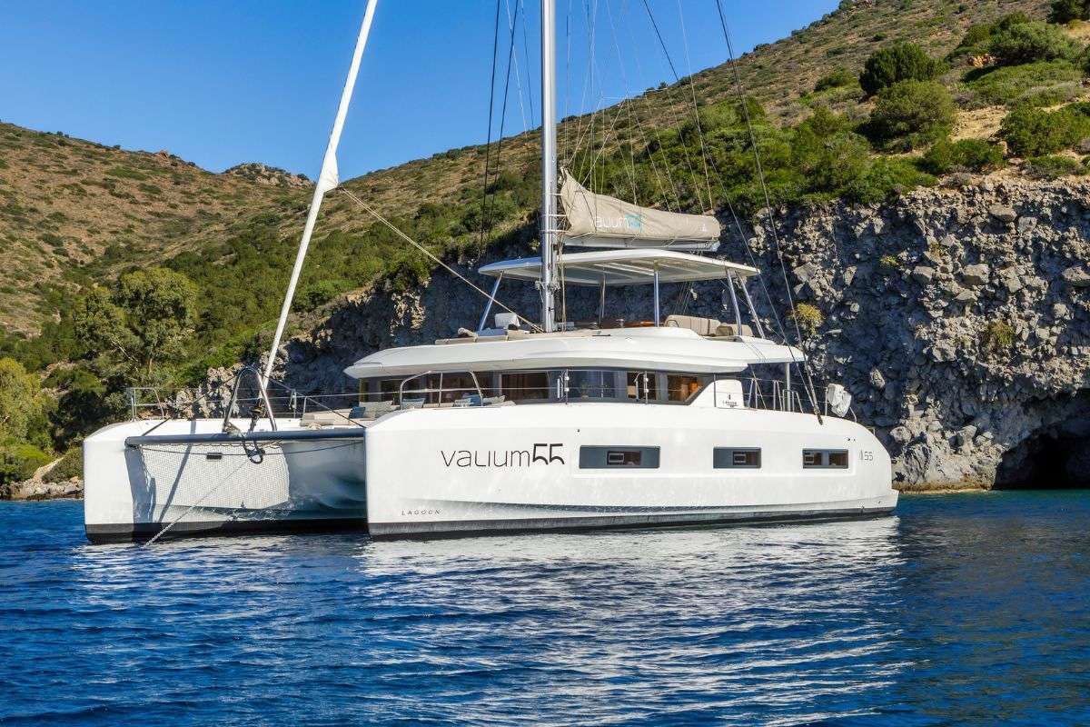 Luxury Crewed Catamaran VALIUM 55 photo 3