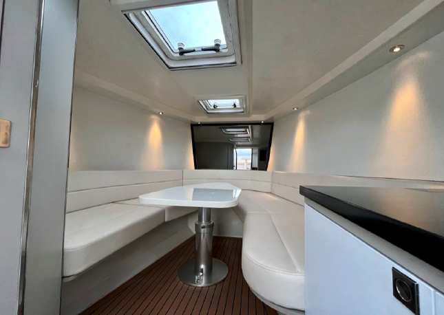 Crewed Motor Yacht Van Dutch 40 Royal photo 6