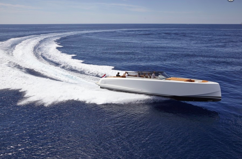 Crewed Motor Yacht Vanquish 43 Open photo 4