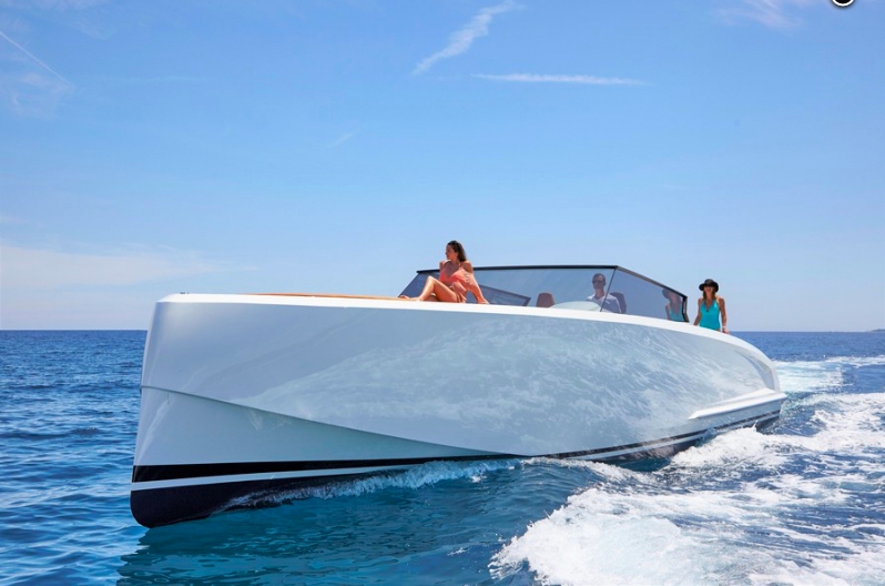Crewed Motor Yacht Vanquish 43 Open photo 8