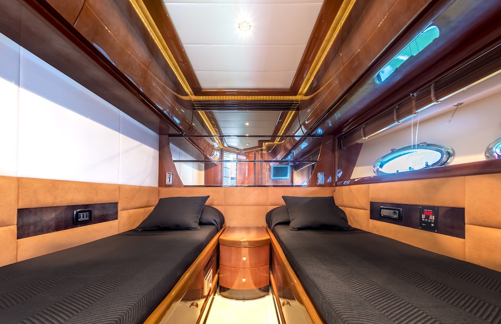 Luxury Crewed Motor Yacht VANQUISH photo 7