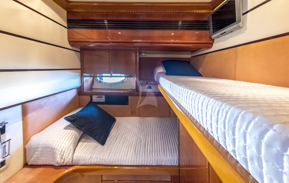 Luxury Crewed Motor Yacht VANQUISH photo 8