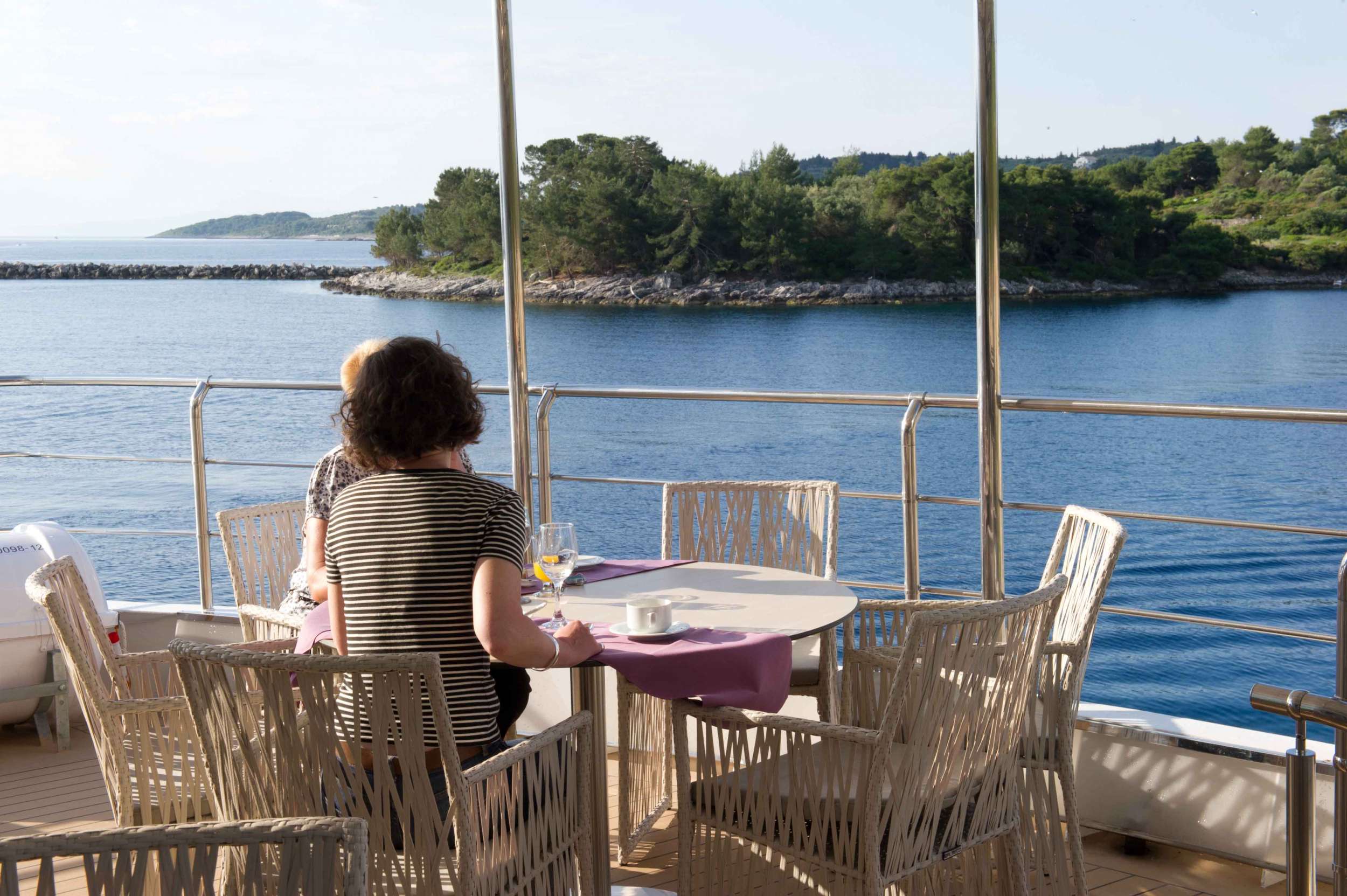 Luxury Crewed Motor Yacht VARIETY VOYAGER photo 3