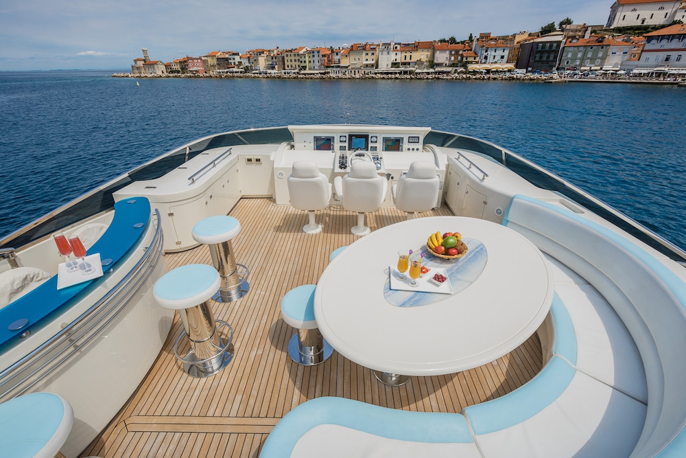 Luxury Crewed Motor Yacht VELLMARI photo 4