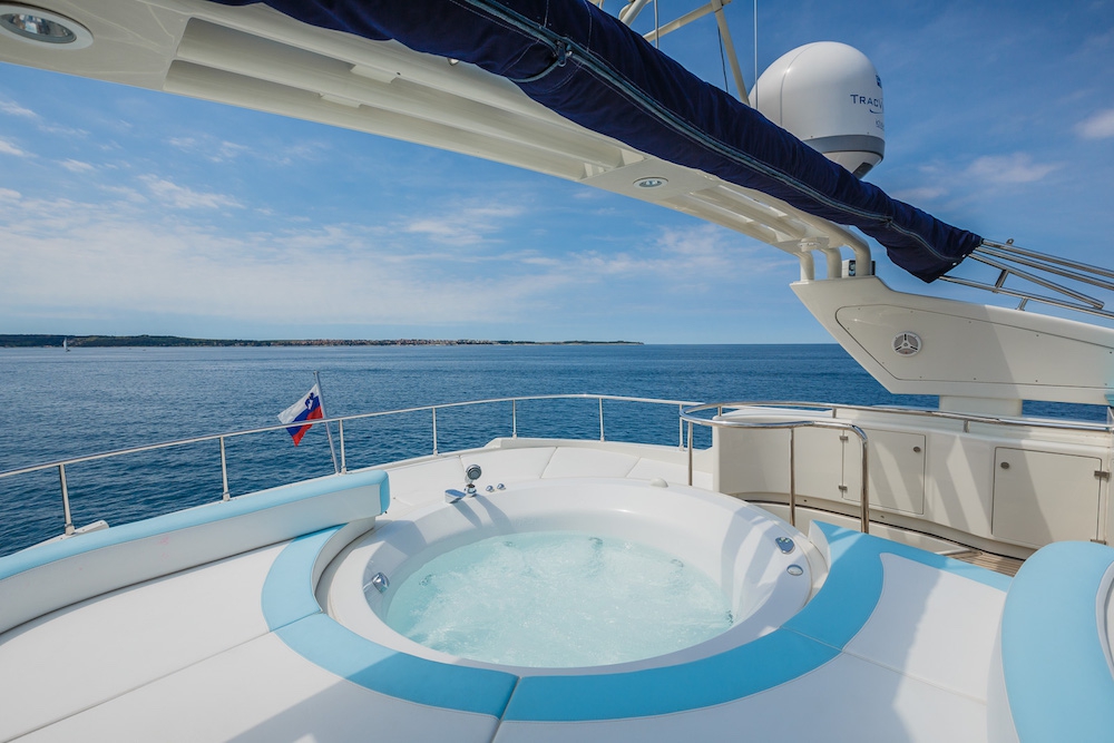 Luxury Crewed Motor Yacht VELLMARI photo 5