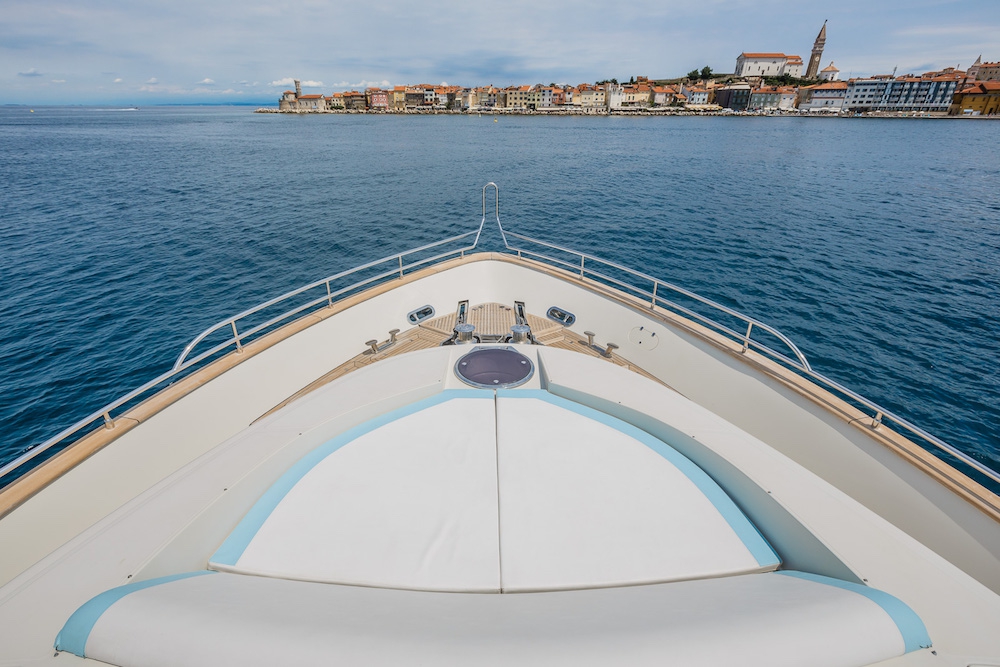 Luxury Crewed Motor Yacht VELLMARI photo 7