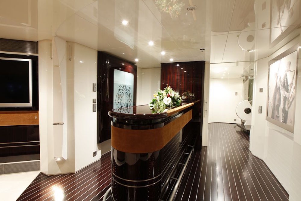 Luxury Crewed Motor Yacht VERA photo 7