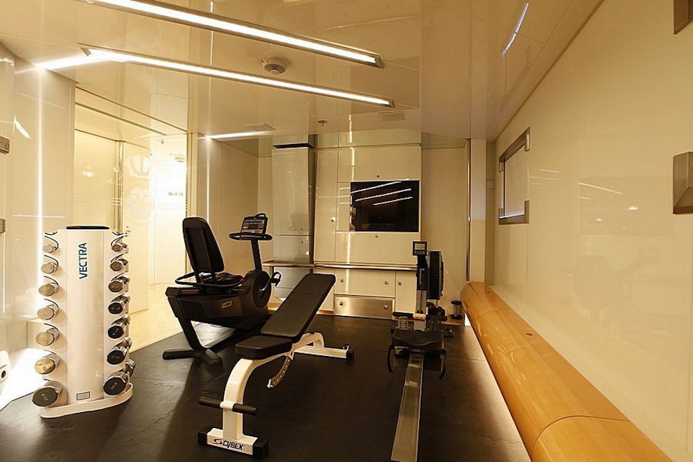 Luxury Crewed Motor Yacht VERA photo 8