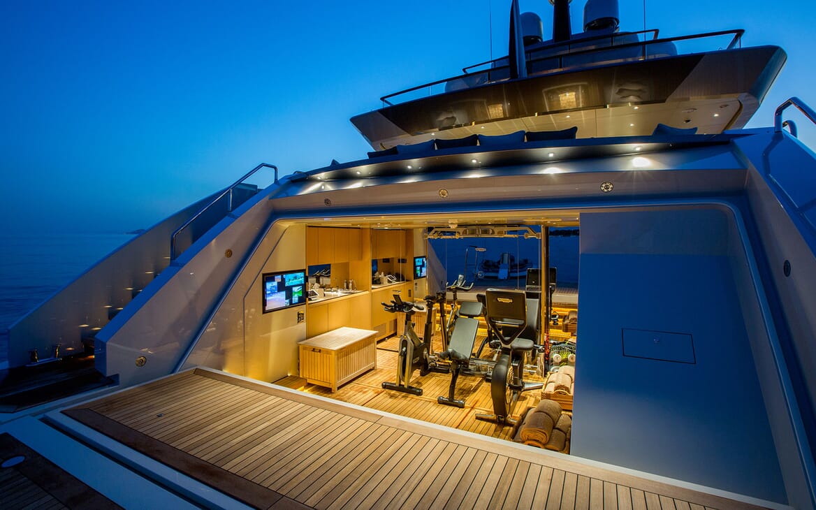 Luxury Crewed Motor Yacht VERTIGE photo 4