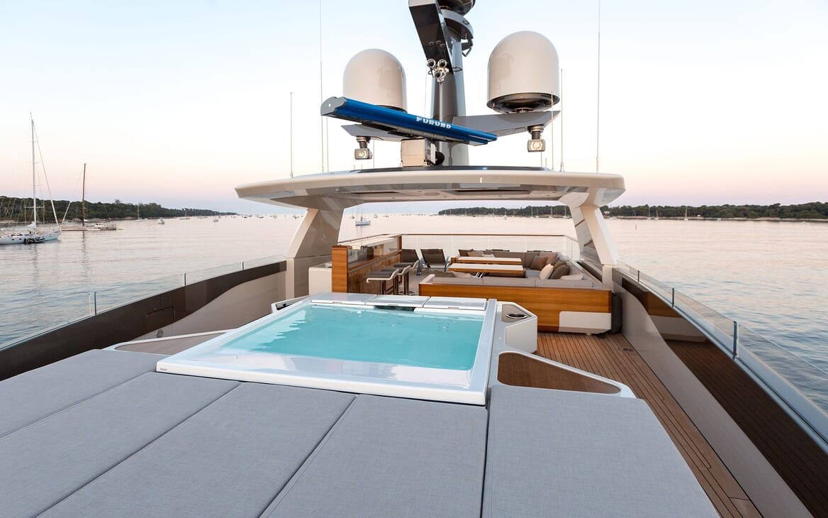 Luxury Crewed Motor Yacht VERTIGE photo 5