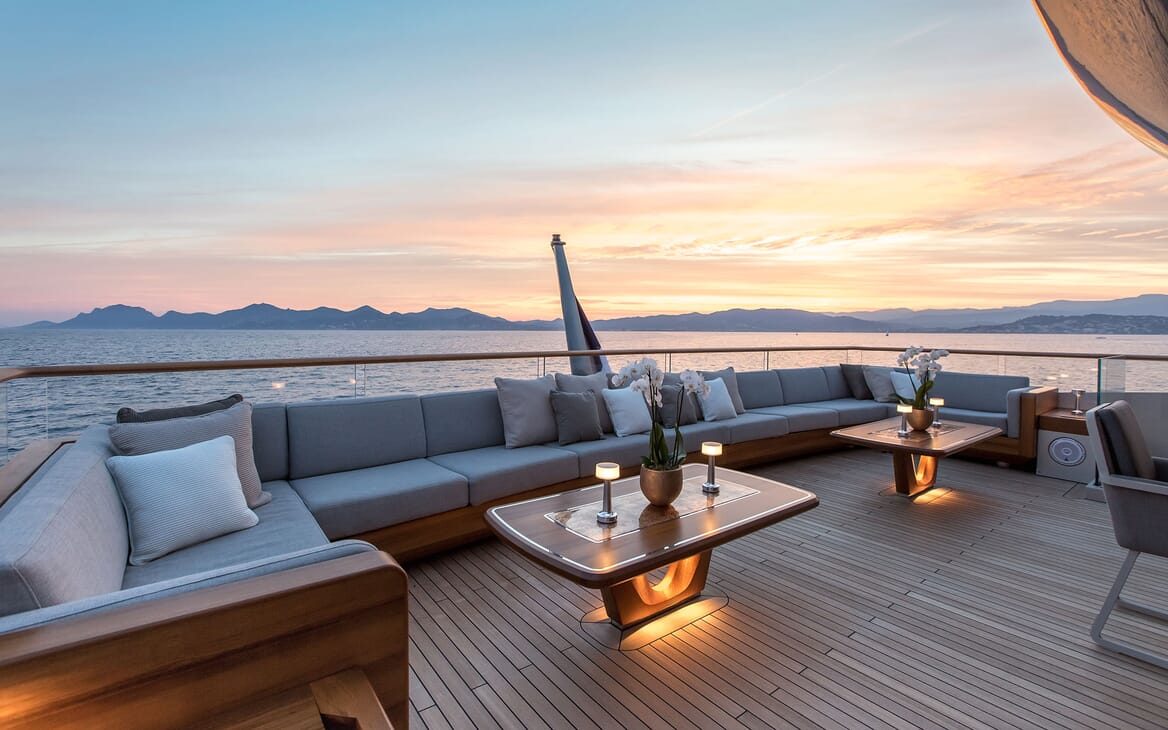 Luxury Crewed Motor Yacht VERTIGE photo 6