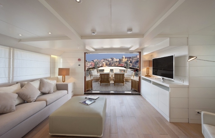 Luxury Crewed Motor Yacht VERVECE photo 4