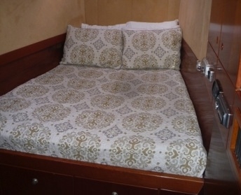 Crewed Catamaran MISS ELIZABETH photo 6